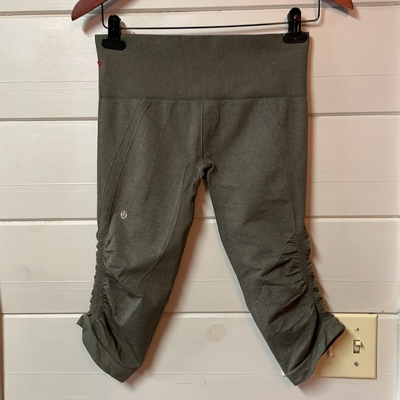 Lululemon Crop Seamless Leggings Green Size 6. - Picture 5 of 10